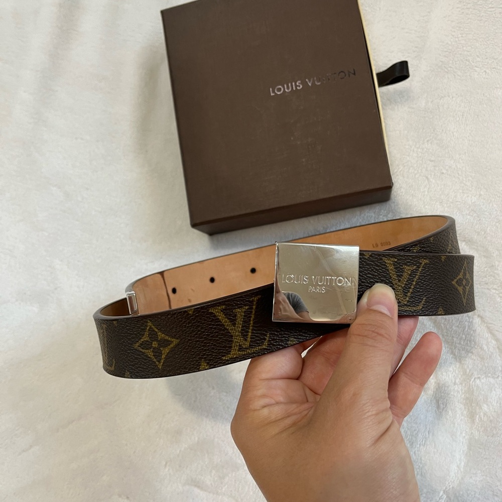 Excellent used condition Louis Vuitton brown leather belt.